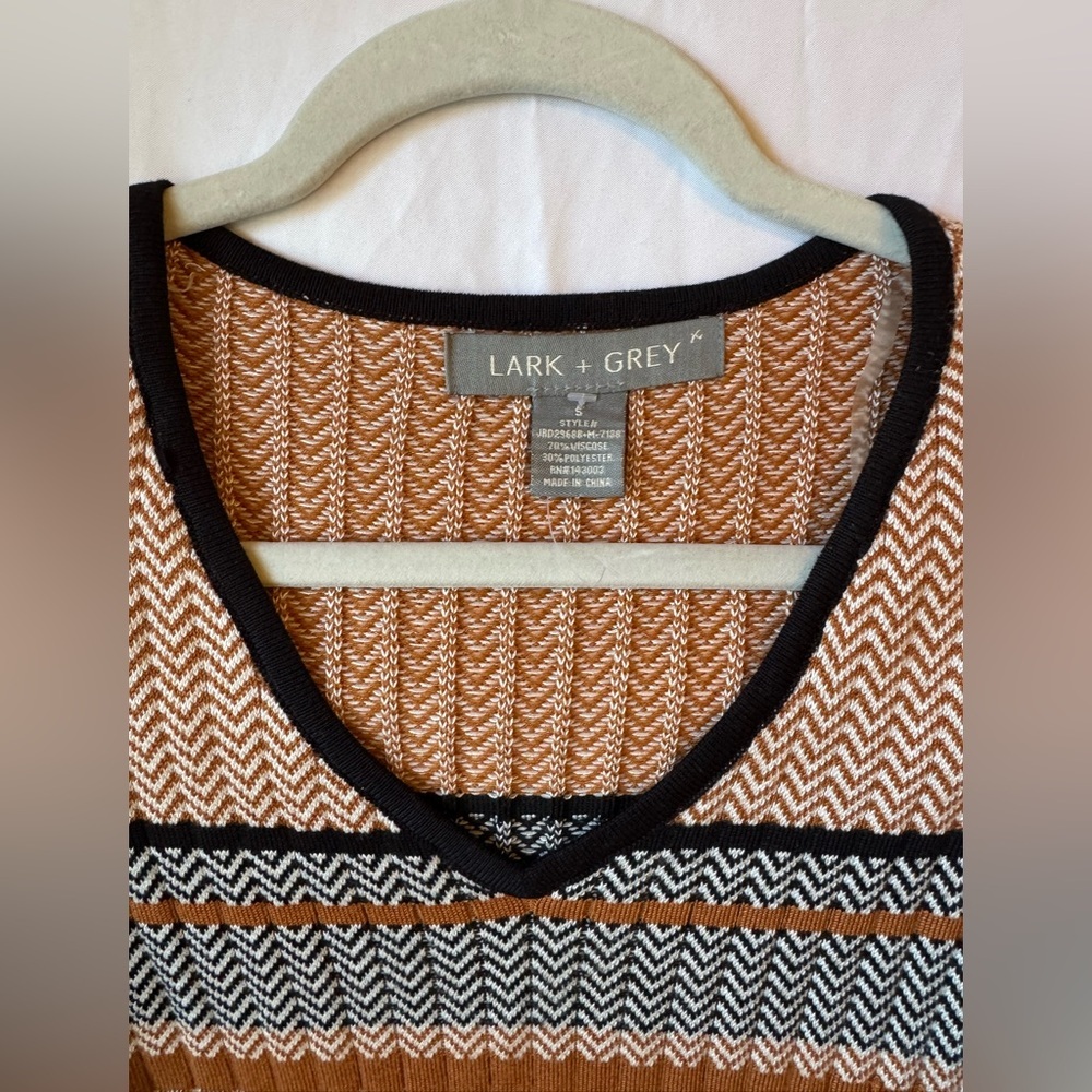 Lark + Grey Knit Bodycon Dress Striped V-Neck Chic Size S - Picture 4 of 7